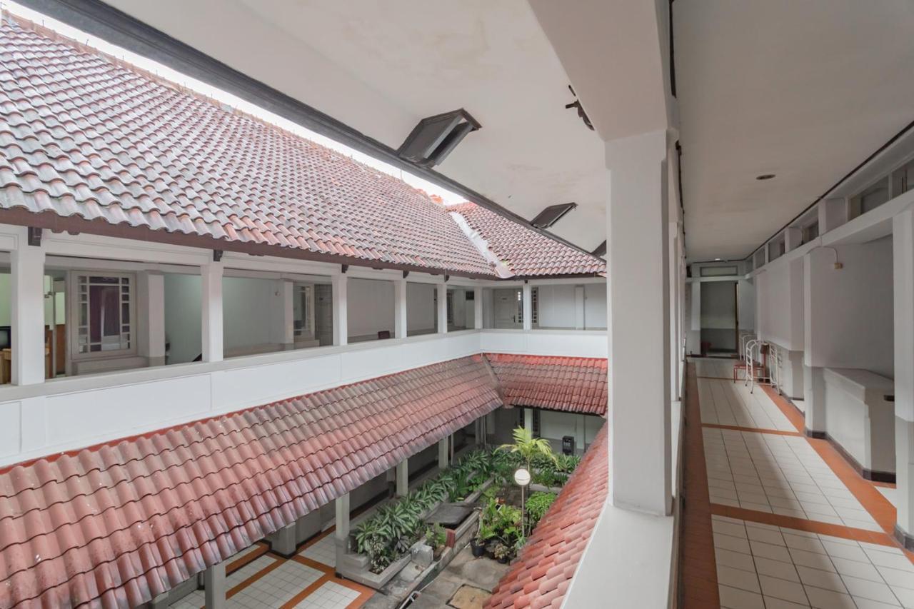 Koolkost Near Bandung Station Hotel Eksteriør billede
